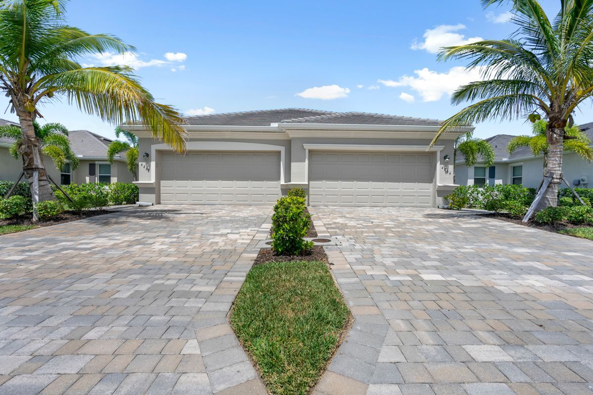 Primary Photo - 4264 Lemongrass Dr