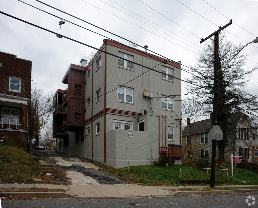 Edificio - 1679 W St SE