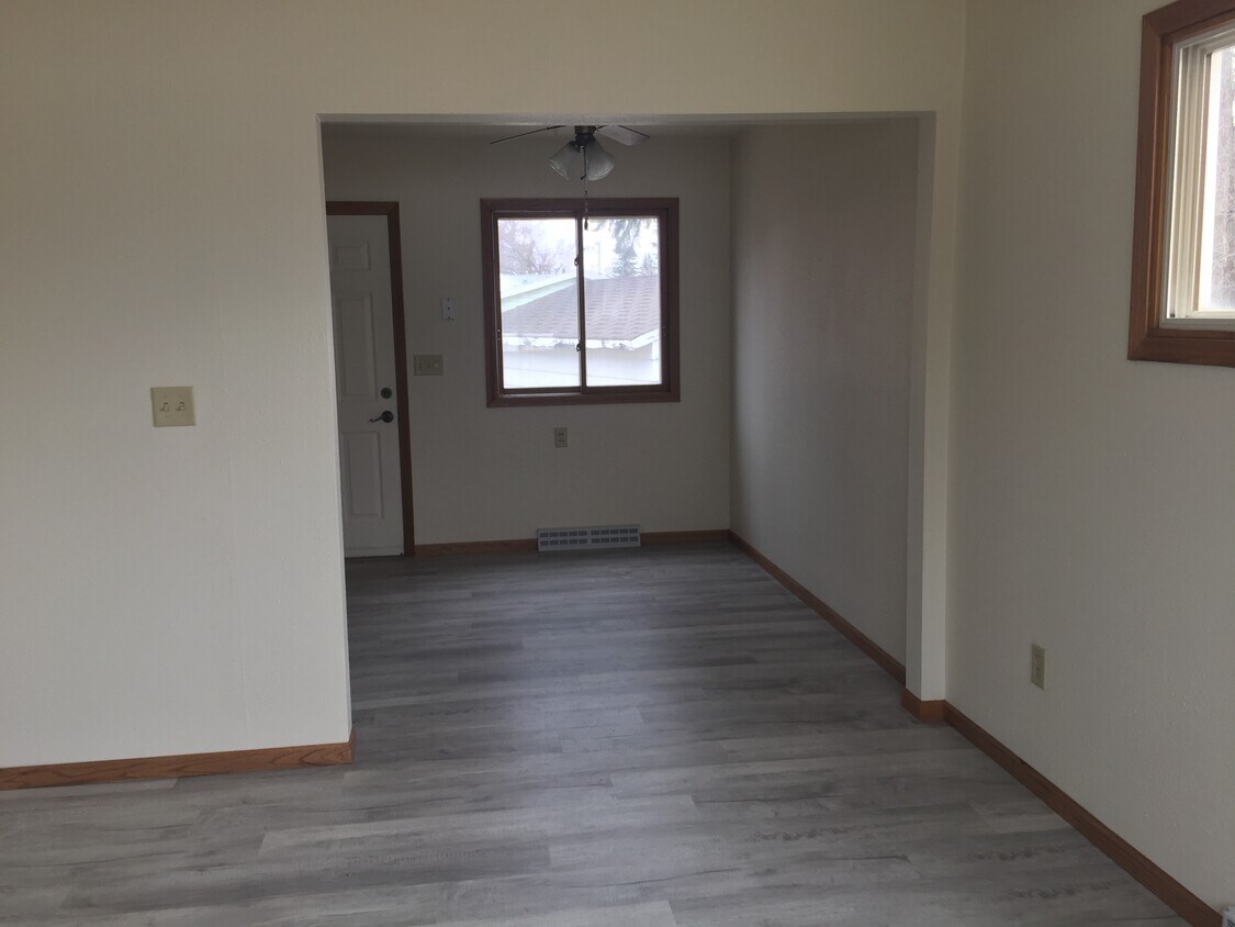 eating area - 316 16th Ave SW