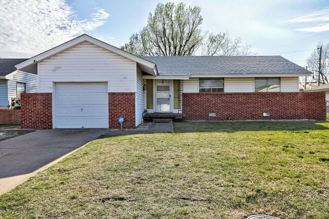 Photo - 1520 Brookdale Dr House