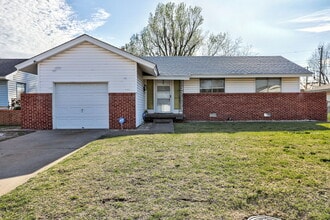 Building Photo - 1520 Brookdale Dr