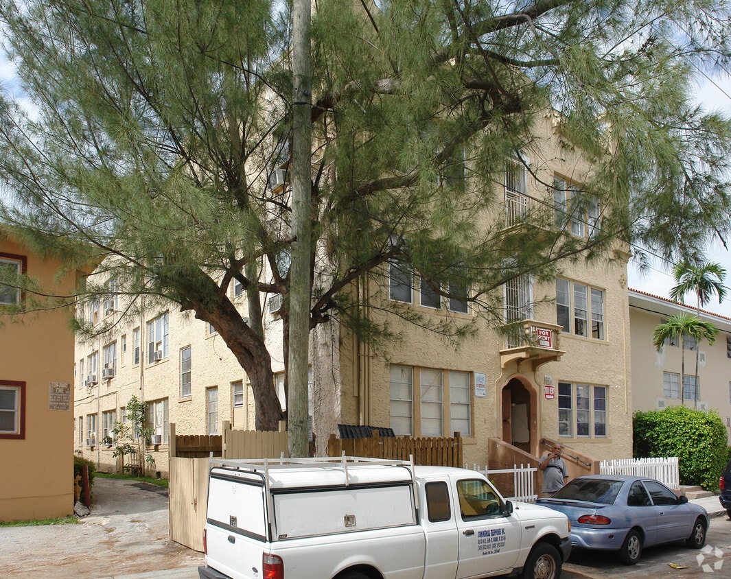946 SW 4th St. - Iroquois