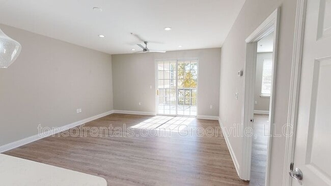 Building Photo - 10 E Washington St