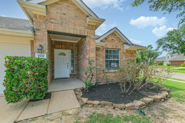 Foto del edificio - 5702 Carrollton Creek Ct