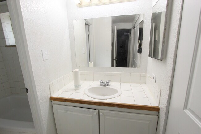 Bathroom - 655 N Pearl St