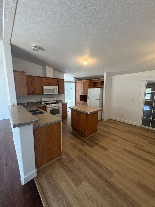Foto del edificio - 3 bedroom 2 bath in Highland Terrace