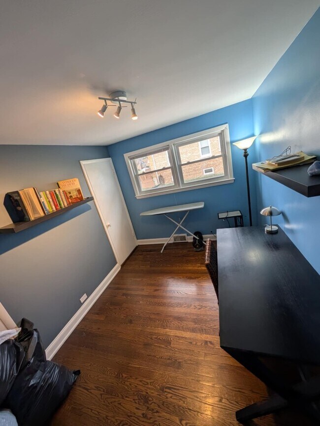 Foto del edificio - 5151 Chase Ave