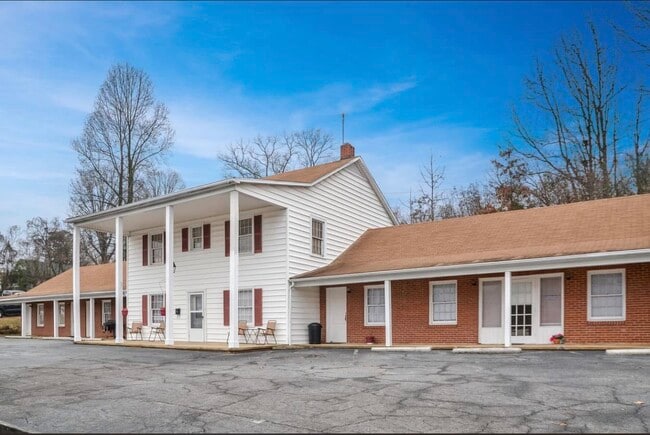 Building Photo - 671 E Court St