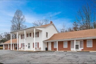 Building Photo - 671 E Court St