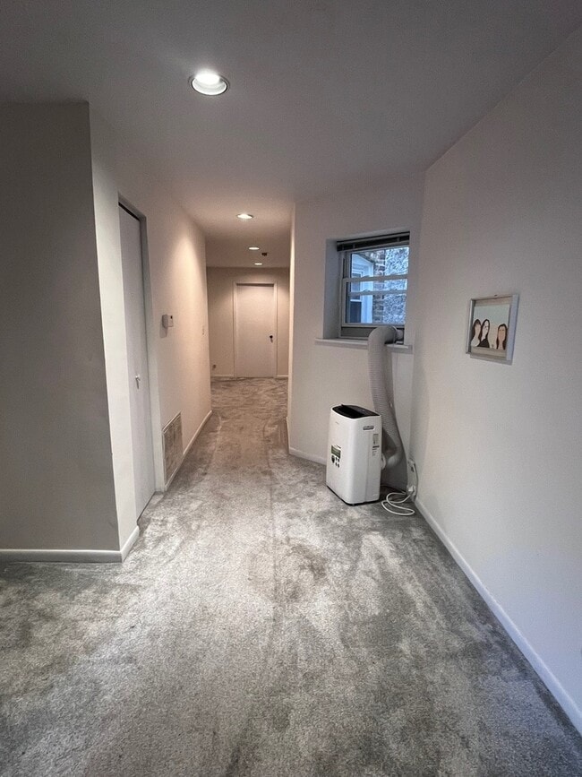 Foto del edificio - 2229 N Southport Ave