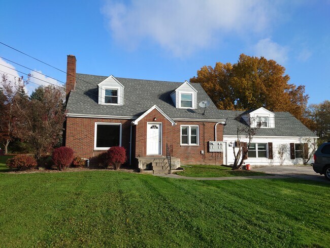 Front of 4Plex - 1320 W Montrose St