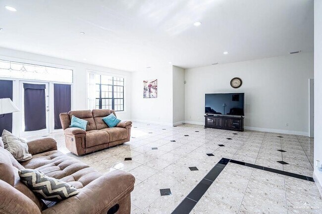 Foto del edificio - 408 E Redbud Ave
