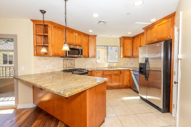 Foto del edificio - Beautiful 3 br/3.5ba Townhome in Pacific Beach Just Blocks to Crown Point Shores!