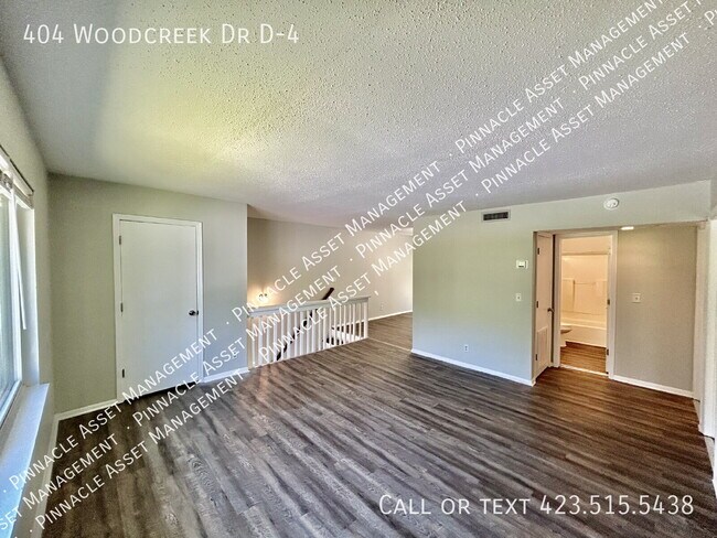 Foto del edificio - 404 Woodcreek Rd