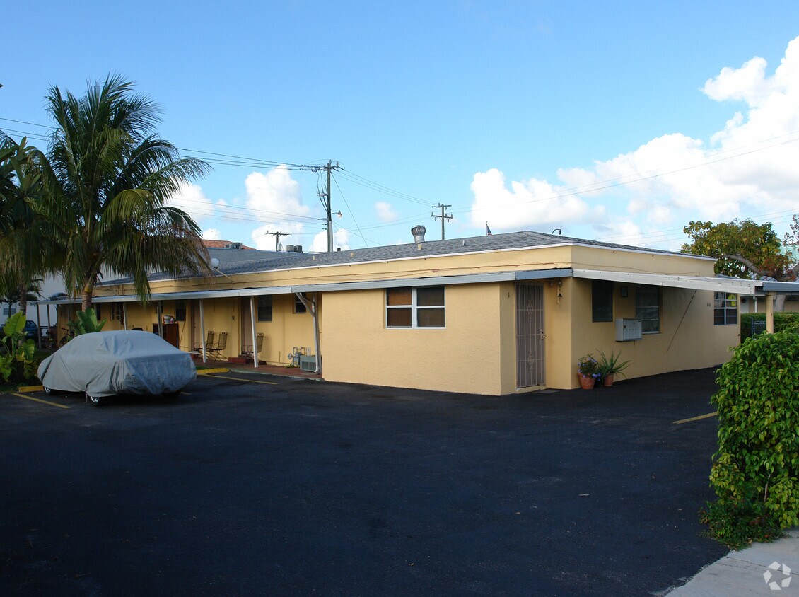 616 Moffett St, Hollywood, FL 33020 Rentals in Hollywood at 616 Moffett