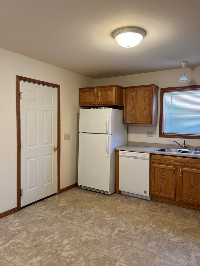 Building Photo - 331 Redruth Dr