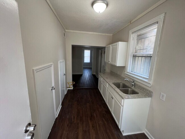 Foto del edificio - 1304 Court Ave
