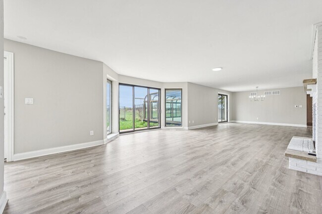 Building Photo - 1406 Busse Rd