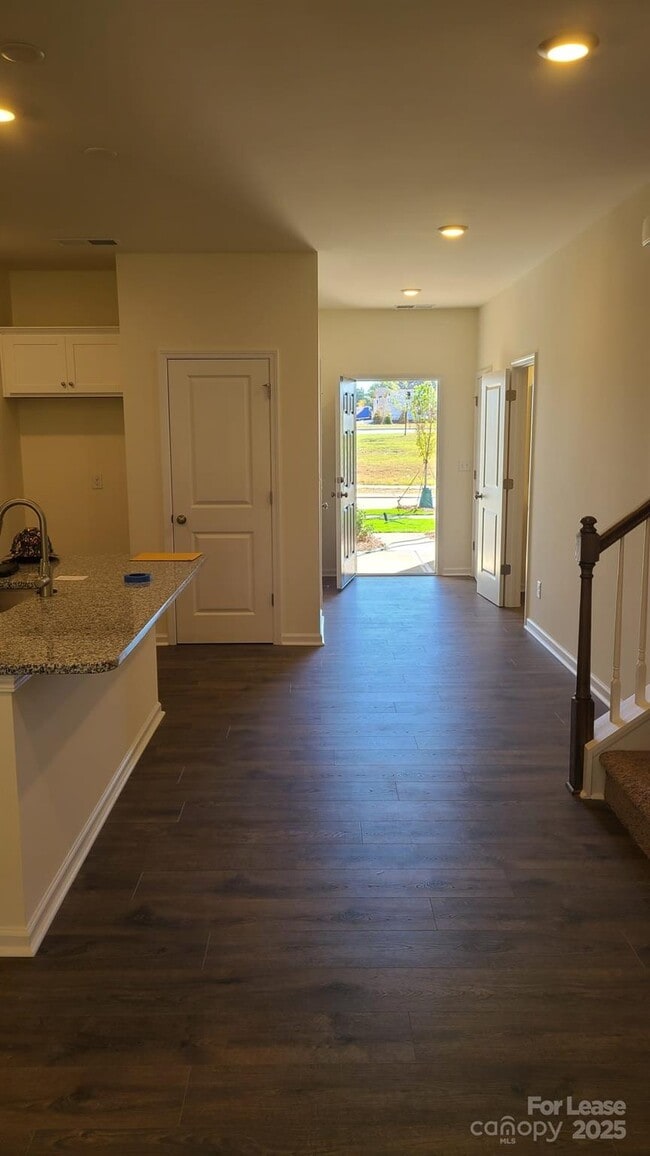 Foto del edificio - 2841 Yeager Dr NW