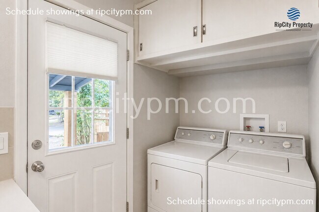 Building Photo - 8044 SW Oleson Rd