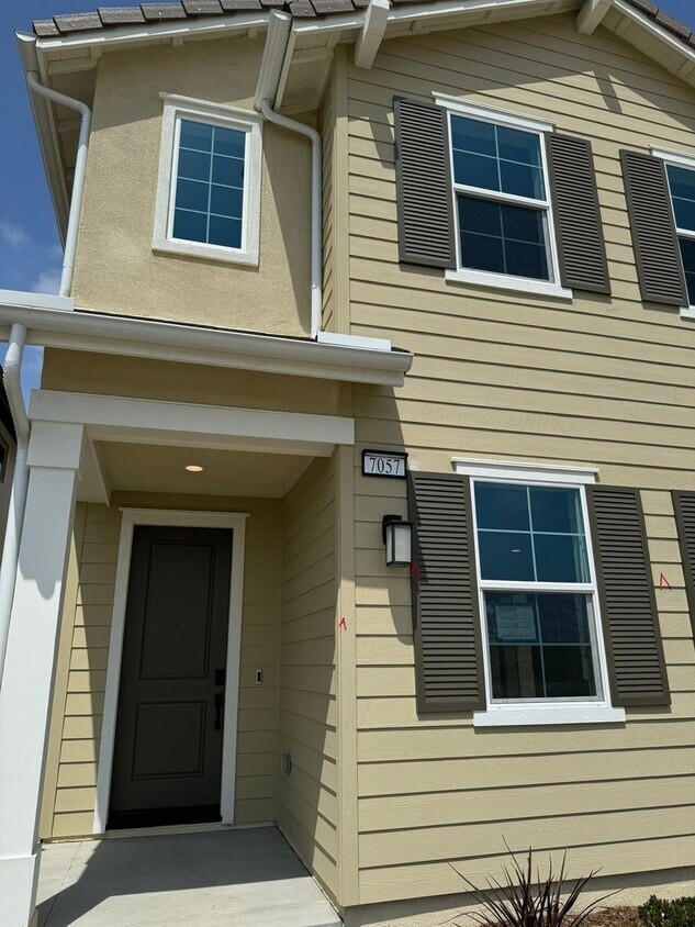 Primary Photo - Etiwanda Schools + Brand new home = a Grea...