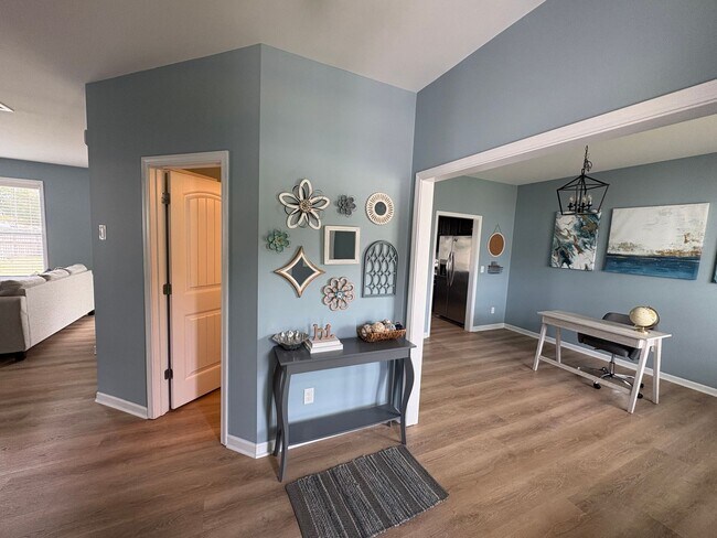 Building Photo - 3bd/2.5ba home with flexible Lease Length