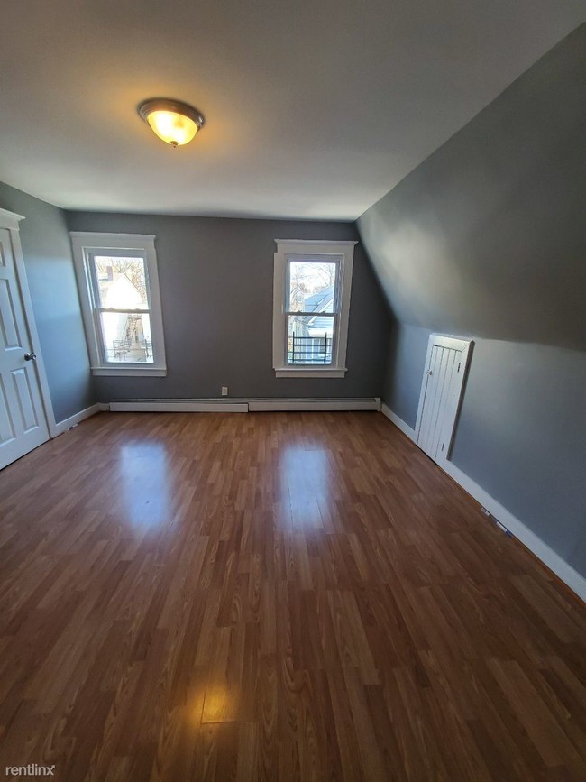 Building Photo - 2 br, 1 bath  - 167 S 11th St Apt 3