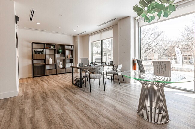 Foto del edificio - 1806 Clubview Ave