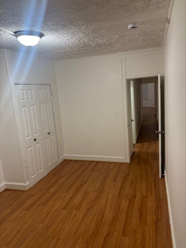 Foto del edificio - 3 BEDROOM 2 BATHROOM HUGE TOWNHOUSE FOR RENT IN 21216