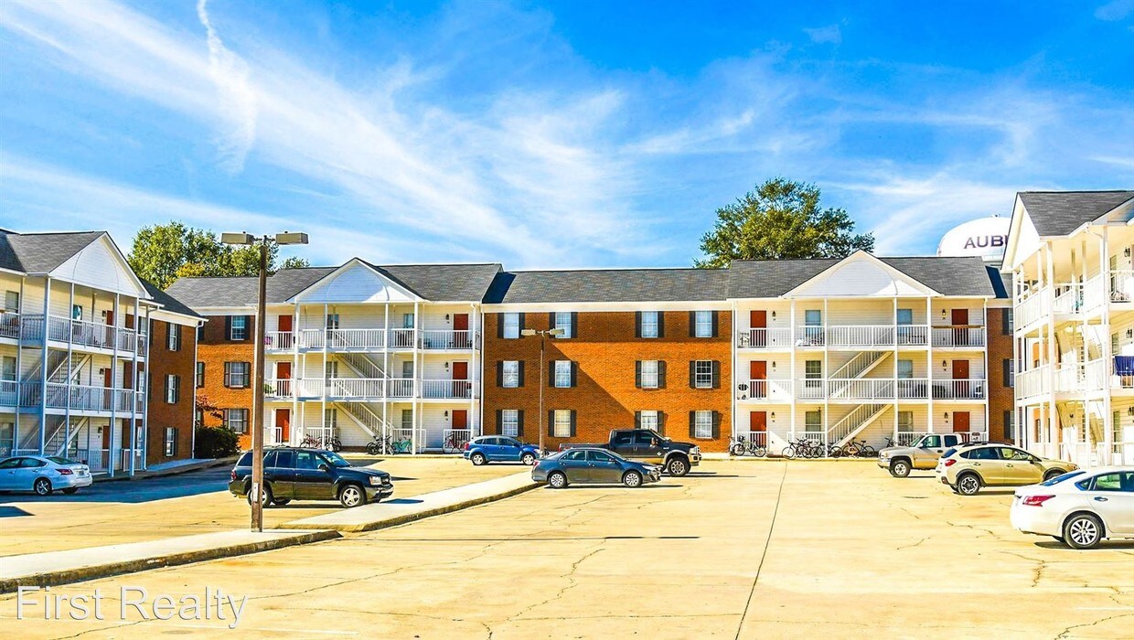 Primary Photo - 4 br, 2 bath Apartment - 141 Thomas Street