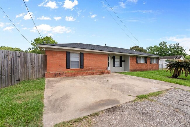Foto del edificio - 815 Rugeley St