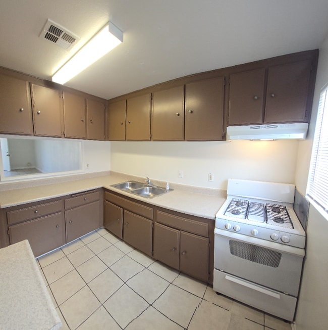 Foto del edificio - 25180 W 5th St
