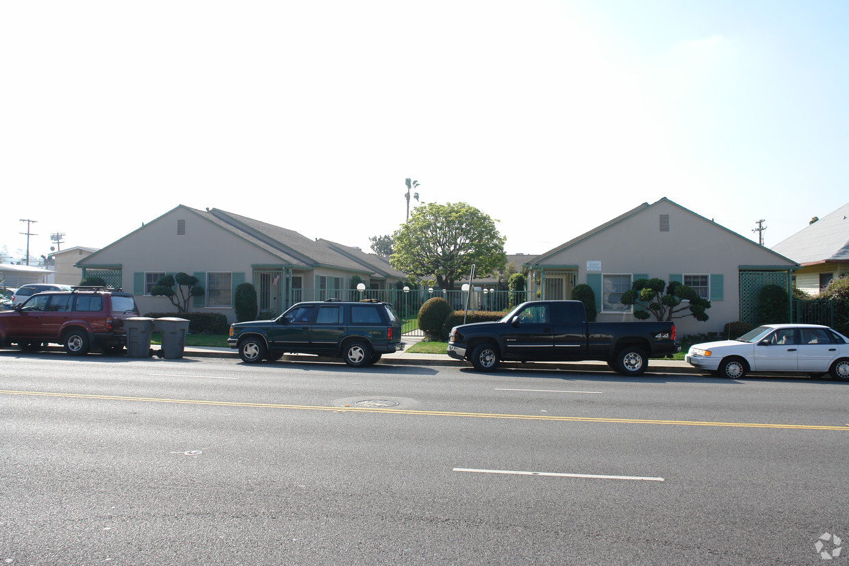 Primary Photo - 200 W Chevy Chase Dr