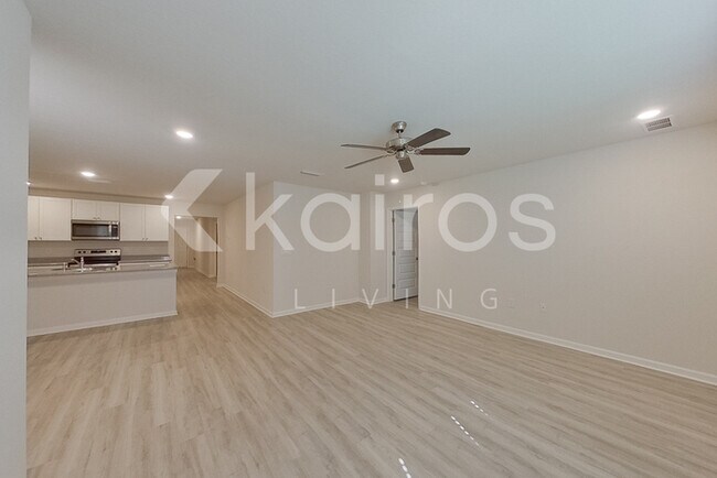 Foto del edificio - 381 Monarch Ln