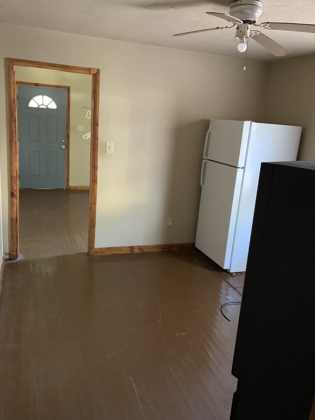 Building Photo - 1212 Topp Ave