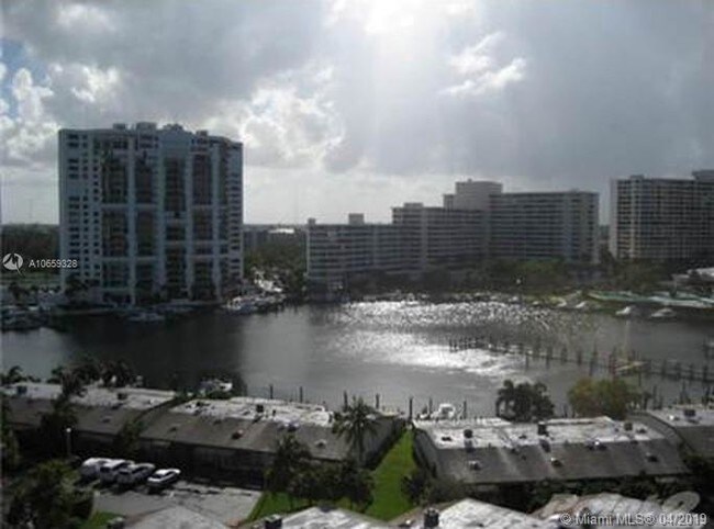 Foto del edificio - 200 Leslie Dr