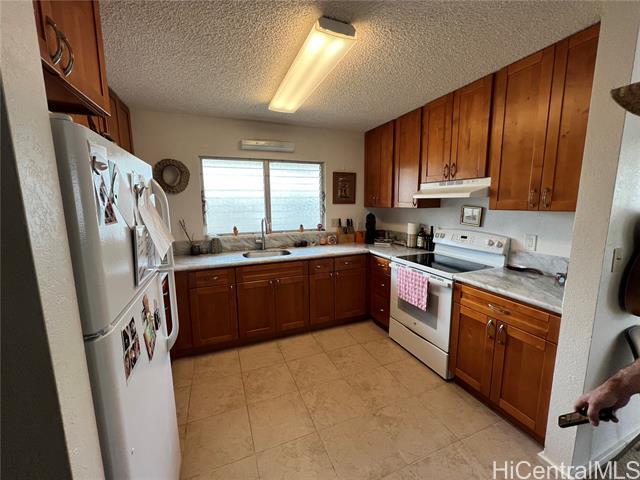 Building Photo - 2650 E Manoa Rd