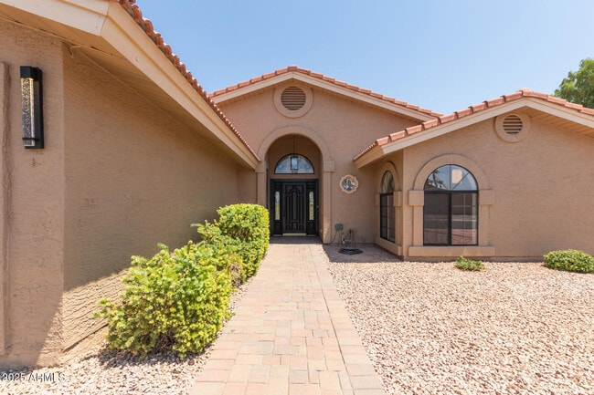 Building Photo - 8883 E Fairway Blvd