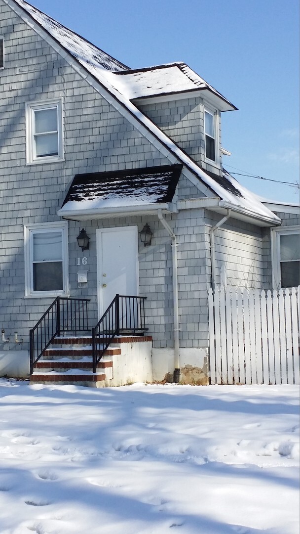 Building Photo - 3 bedroom, 2 bathroom townhome in Aberdeen...