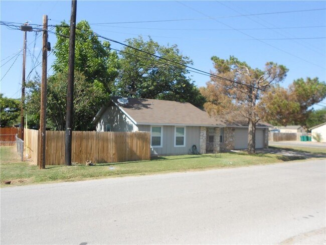 Building Photo - 4101 Cottonwood Dr