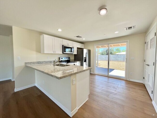 Building Photo - Beautifully Remodeled 3 Bd 2 Ba in Scottsdale