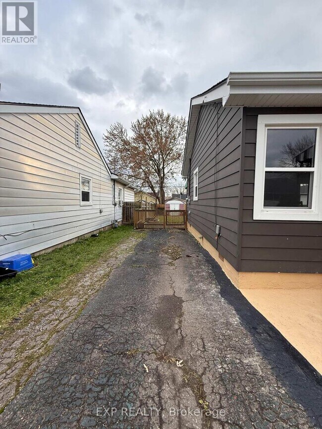 Photo du bâtiment - 6318 Skinner St