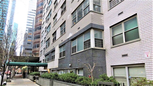 Building Photo - 211 E 53rd St