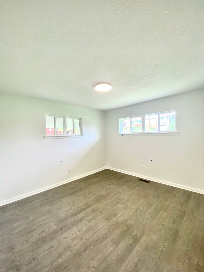 Gran luz natural - 6 Coburn Dr