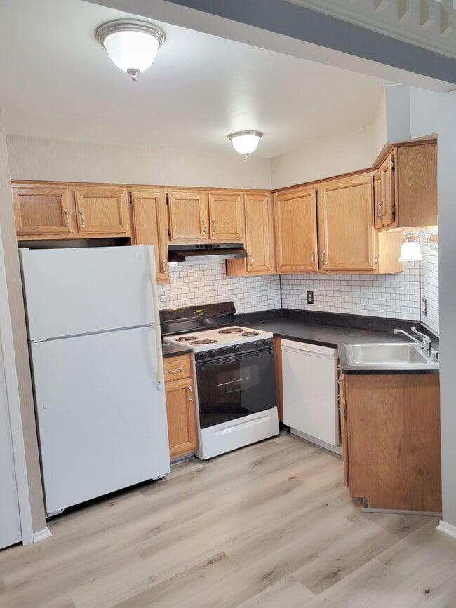Building Photo - 34919 Hamilton Dr