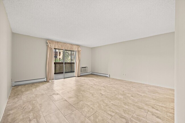 Foto del edificio - 7040 E Girard Ave