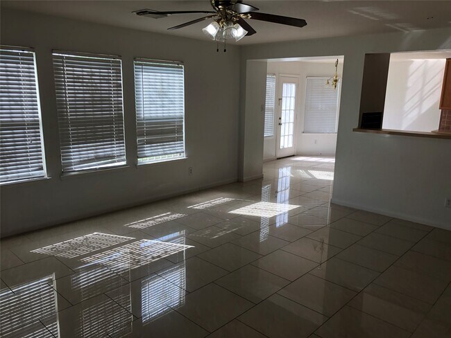 Foto del edificio - 8531 Ashford Green Ln