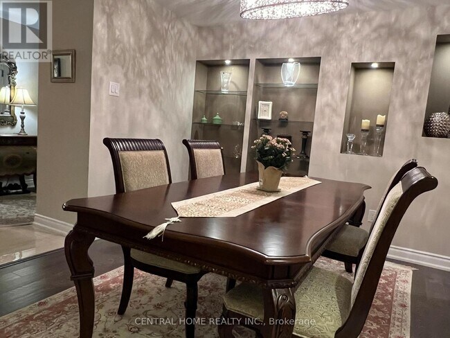 Building Photo - 7825 Bayview Ave