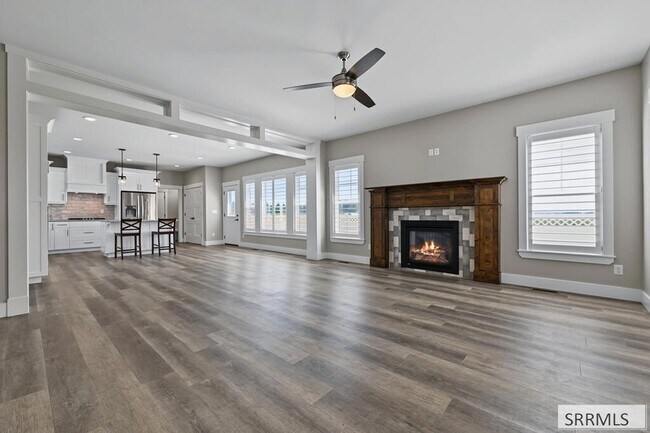Foto del edificio - 4491 Craven Ln