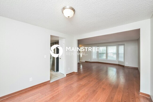 Foto del edificio - 4 Bedroom Pet-Friendly Home in Aurora, CO with Main Street Renewal